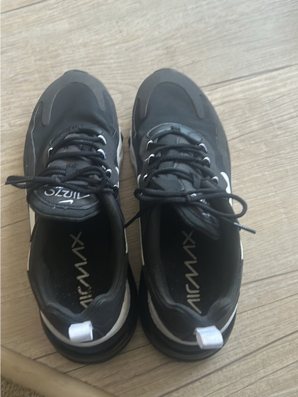 Nike women’s Black and White Air Max Running Sneakers - Picture 8 of 12